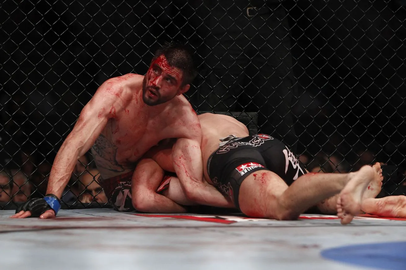 A standing Switch reversal — the same series Carlos Condit hit on Georges St-Pierre